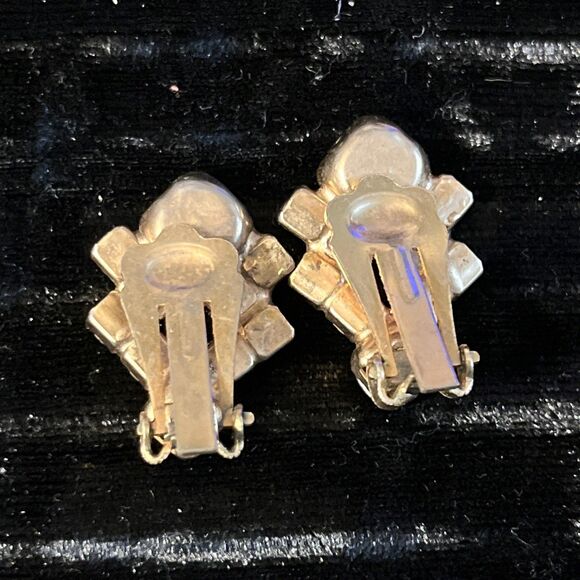 Stunning VTG Prong Set Aurora Borealis AB Crystal Rhinestone Clip On Earrings - Picture 5 of 6